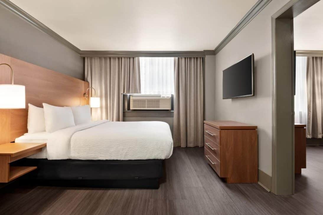 Days Inn by Wyndham Vancouver Downtown is a budget hotel close to the Vancouver cruise terminal