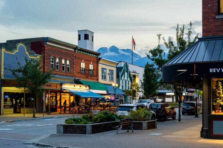 Revelstoke To Golden Road Trip Itinerary – 8 Must-See Stops!